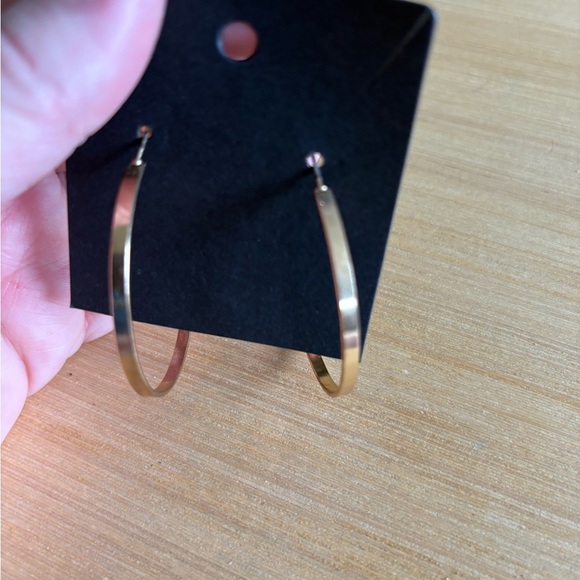 Minimalist Gold Hoop Earrings with Smooth Finish - Picture 1 of 2